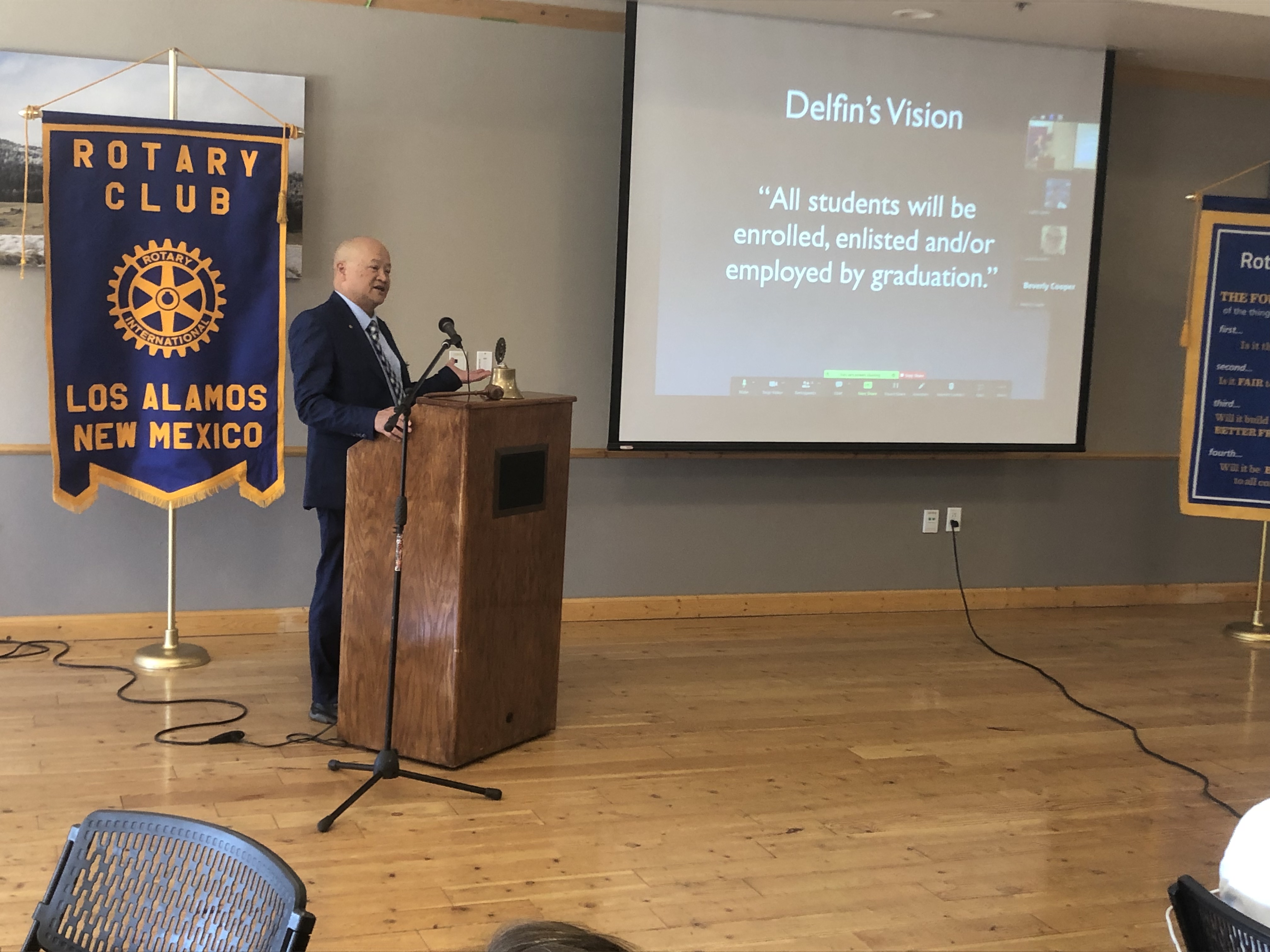 Surint.  Jose Delfin intronisé au Rotary Club de Los Alamos – Los Alamos Reporter